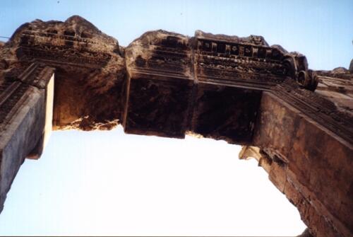 Baalbeck l'arco 5Giu2000